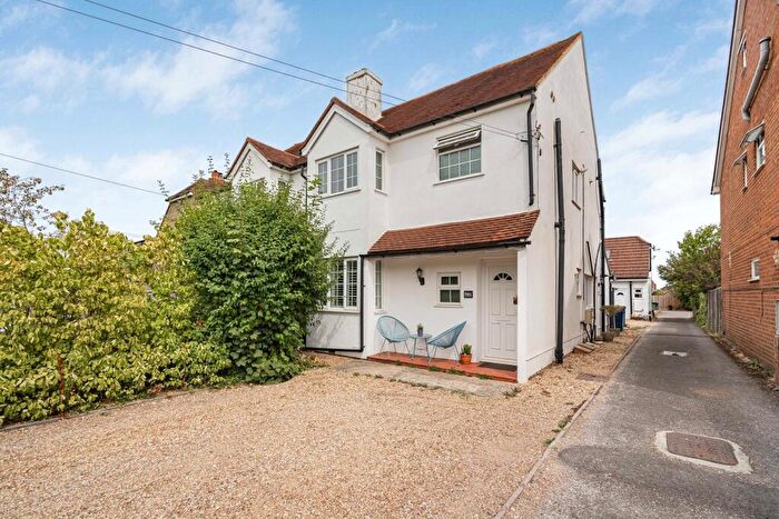 1 Bedroom Apartment For Sale In Little Green Lane, Farnham, Surrey, GU9