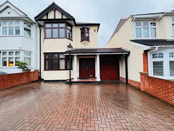 3 Bedroom Semi-Detached House To Rent In Roding Lane South, Ilford, IG4