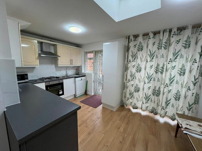 4 Bedroom Terraced House To Rent In Clifford Road, Hounslow, TW4