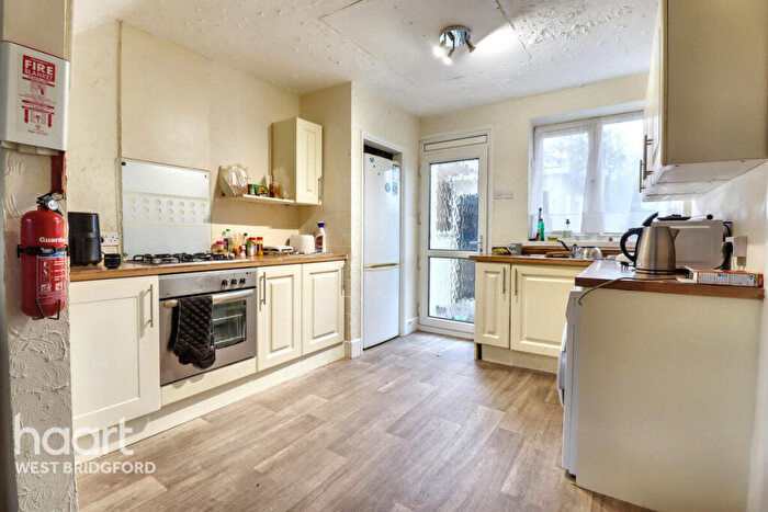 4 Bedroom Semi Detached House For Sale In Woodsford Grove, Nottingham, NG11