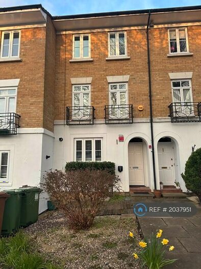 4 Bedroom Terraced House To Rent In Courtenay Avenue, Sutton, SM2