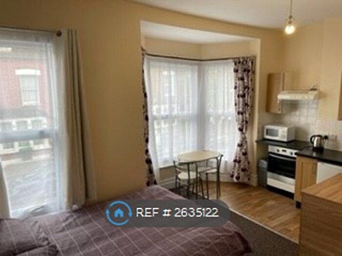 Studio To Rent In Eade Road, London, N4