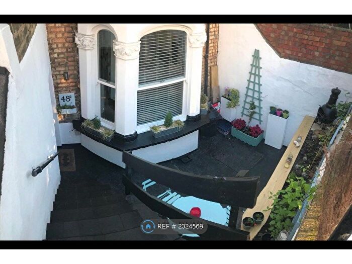 Studio To Rent In Shepherds Bush, London, W12