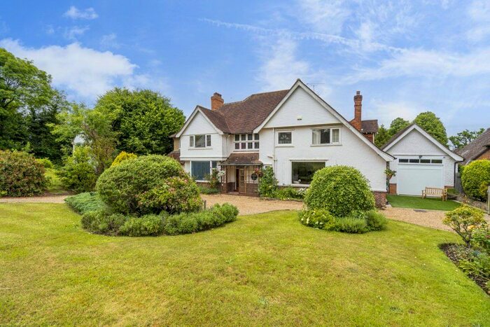 5 Bedroom Detached House To Rent In North Park, Chalfont St. Peter, Gerrards Cross, Buckinghamshire, SL9
