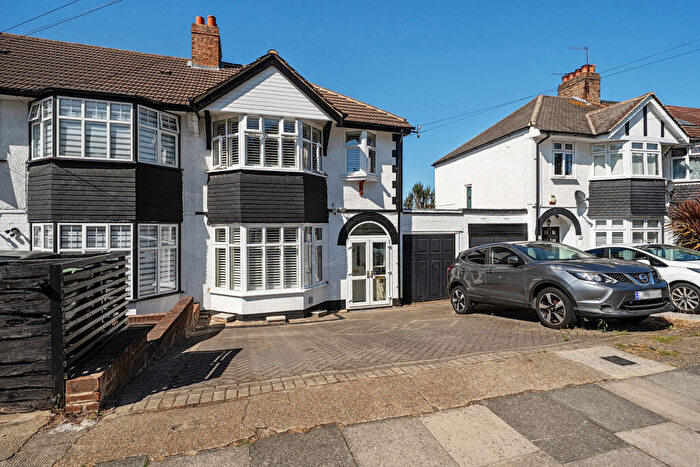 3 Bedroom End Of Terrace House For Sale In Dunkery Road, London, SE9