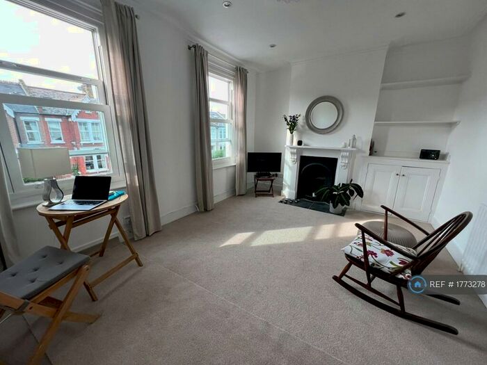 2 Bedroom Flat To Rent In Dunstans Road, London, SE22