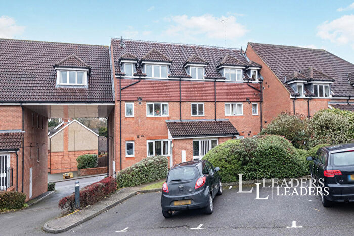 2 Bedroom Flat To Rent In Iver Court, Lenborough Road, MK18