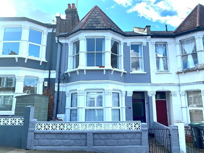 2 Bedroom Apartment To Rent In Mount Pleasant Road, London, N17