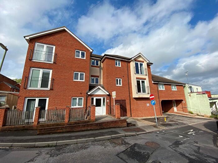 2 Bedroom Flat To Rent In St. James Road, Fleet, Hart, GU51