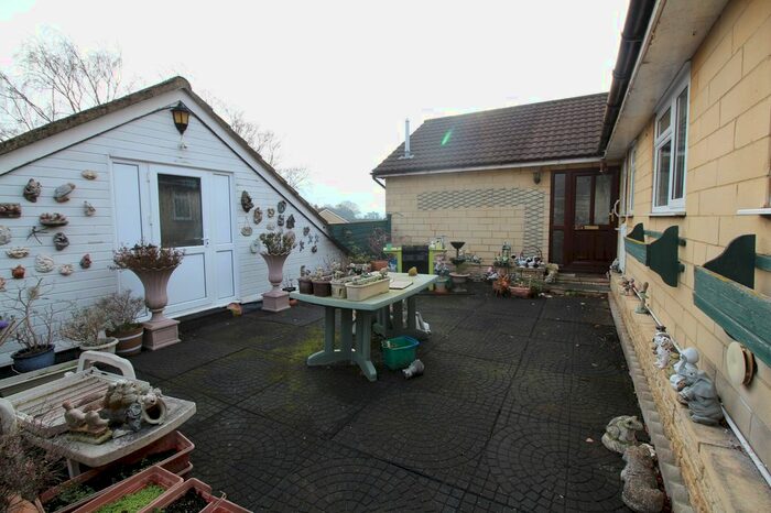 4 Bedroom Flat To Rent In Carnarvon Close, Chippenham SN14