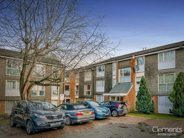2 Bedroom Flat To Rent In Cuffley Court, Woodhall Farm, Hemel Hempstead, HP2