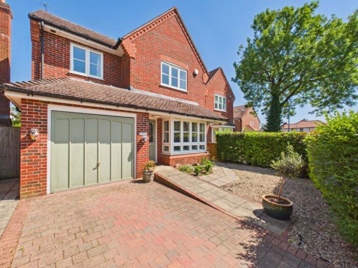 4 Bedroom Detached House For Sale In Hedley Road, Flackwell Heath, High Wycombe, Buckinghamshire, HP10