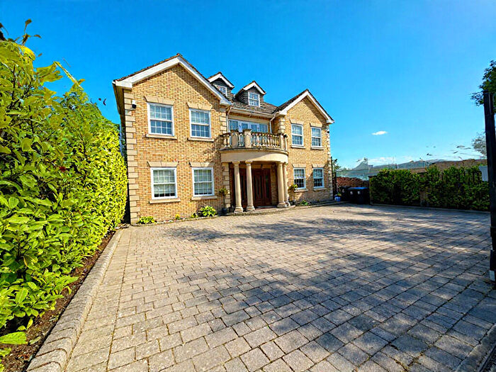 6 Bedroom Detached House For Sale In Tomswood Road, Woodford Green, Essex, IG7