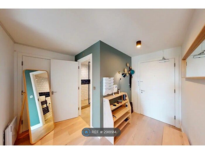 2 Bedroom Flat To Rent In Wapping Lane, London, E1W