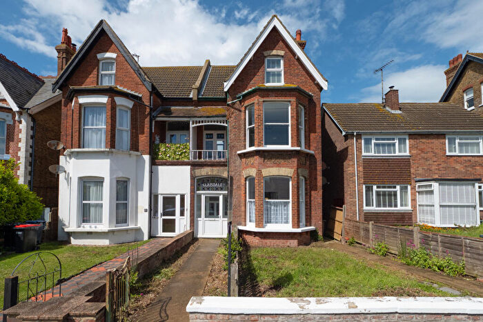2 Bedroom Flat For Sale In Beltinge Road, Herne Bay, Kent, CT6