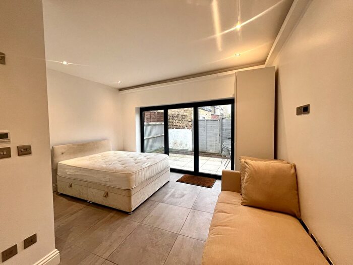 1 Bedroom Flat To Rent In Santley Street, SW4