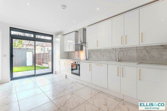 3 Bedroom End Of Terrace House To Rent In Tewkesbury Terrace, London, N11