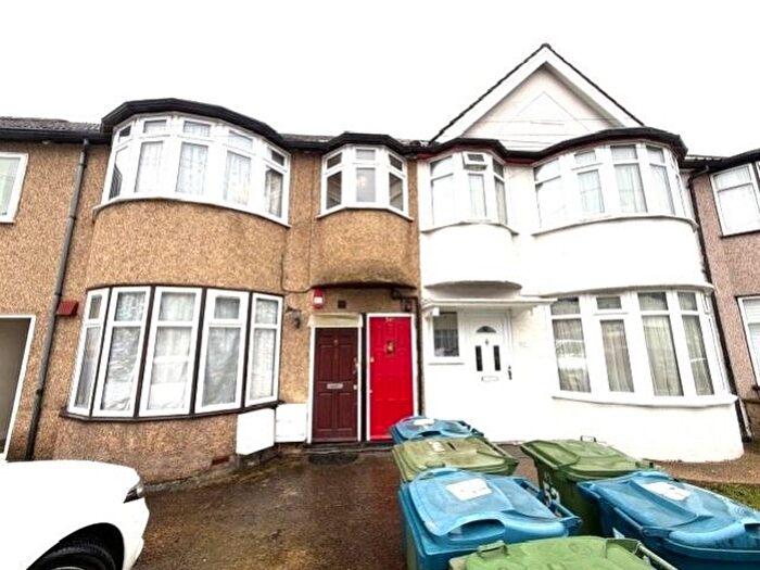 2 Bedroom Maisonette To Rent In Cowbridge Road, Harrow, Greater London, HA3