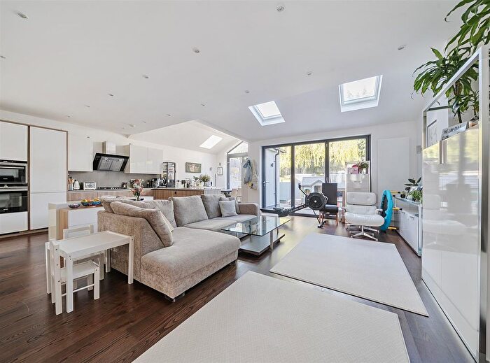 4 Bedroom Semi-Detached House To Rent In Donnington Road, Kensal Rise, NW10