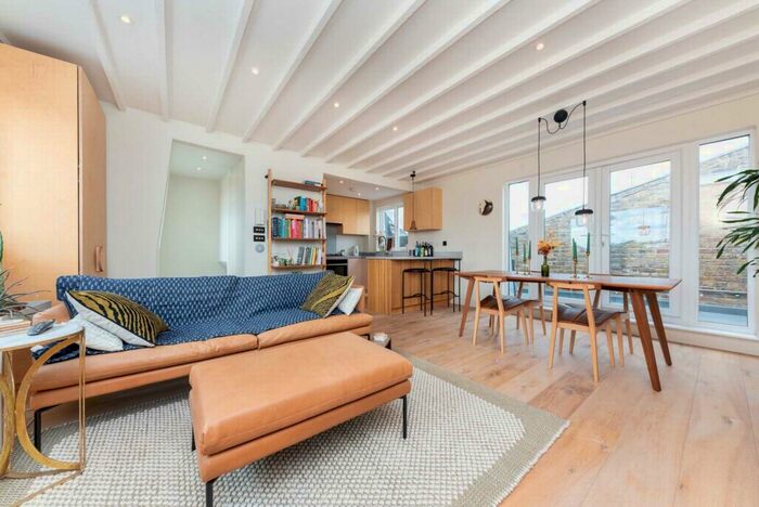 2 Bedroom Flat To Rent In Prince Of Wales Road, Kentish Town, NW5