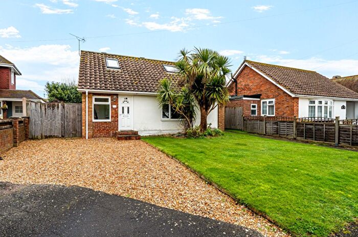 3 Bedroom Chalet For Sale In The Close, Selsey, PO20