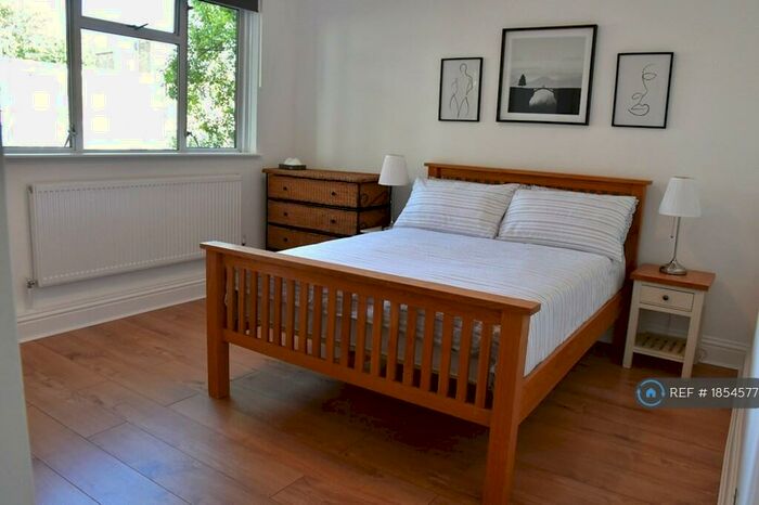 2 Bedroom Flat To Rent In Wingrad House, London, E1