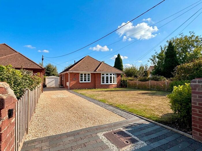 2 Bedroom Detached Bungalow For Sale In Ashlett Close, Fawley, SO45
