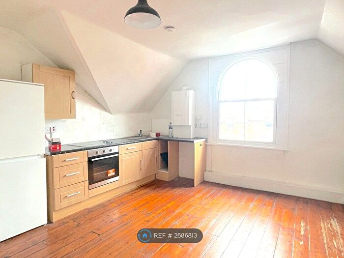 1 Bedroom Flat To Rent In The Broadway, London, SW19