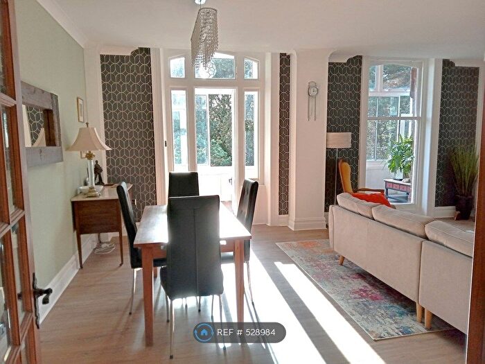 2 Bedroom Flat To Rent In Fountain Court, Bournemouth, BH2