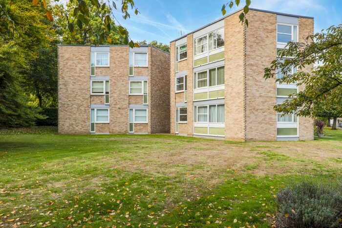 2 Bedroom Apartment To Rent In Heathside, Weybridge, Surrey, KT13
