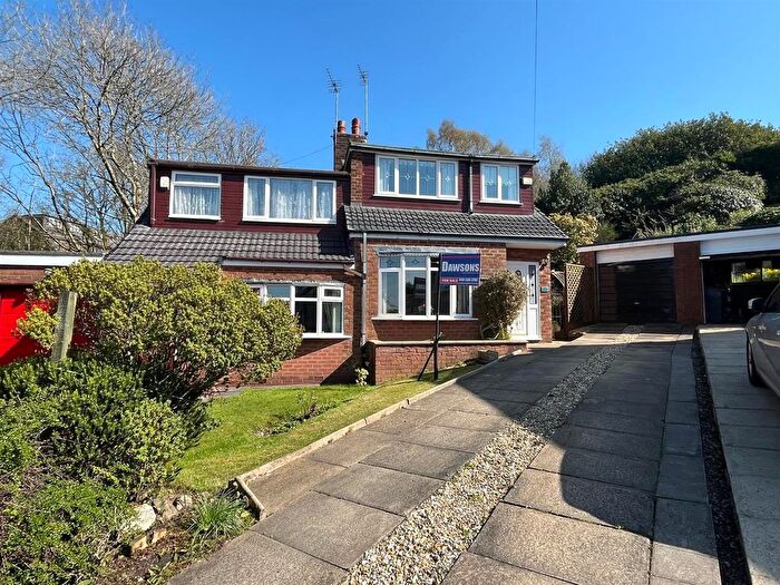 3 Bedroom Property For Sale In Bardsley Gate Avenue, Stalybridge, SK15