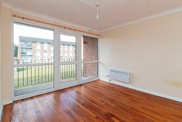 2 Bedroom Flat To Rent In Sandrigham Court, Slough, SL1