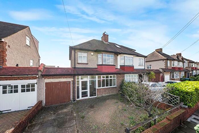 3 Bedroom Semi-detached House For Sale In Bexley Road, London, SE9