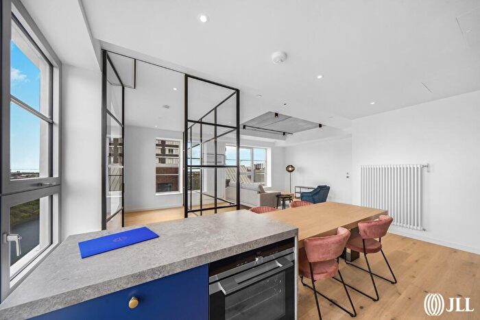 2 Bedroom Apartment To Rent In Douglass Tower, Good Luck Hope, E14