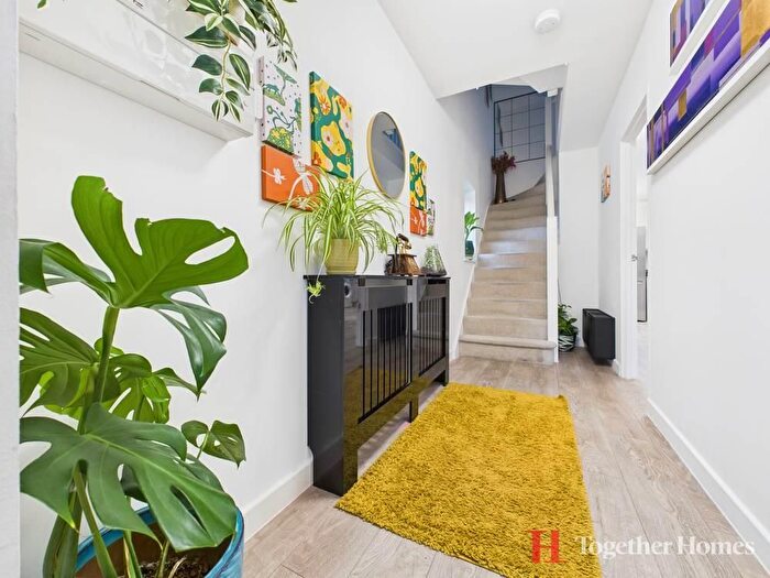 4 Bedroom Property For Sale In Heriot Road, Rainham, RM13