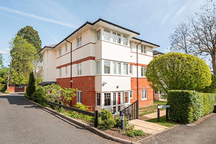 2 Bedroom Flat For Sale In Brooklyn Road, Woking, Surrey, GU22
