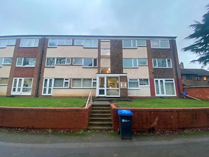 2 Bedroom Flat To Rent In Cliftonville Court, Cliftonville, NN1