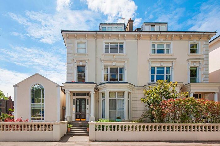 3 Bedroom Flat For Sale In Belsize Square, Belsize Park, London, NW3