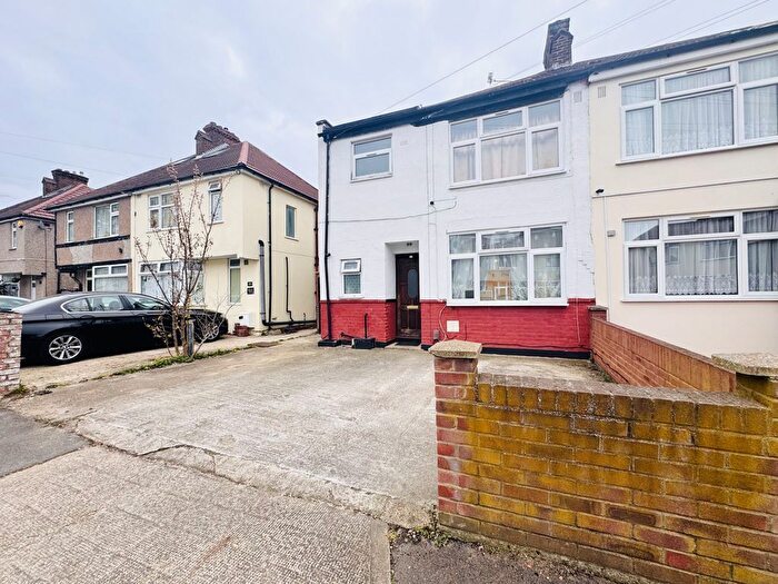 5 Bedroom Semi Detached House For Sale In Hyde Way, Hayes, UB3