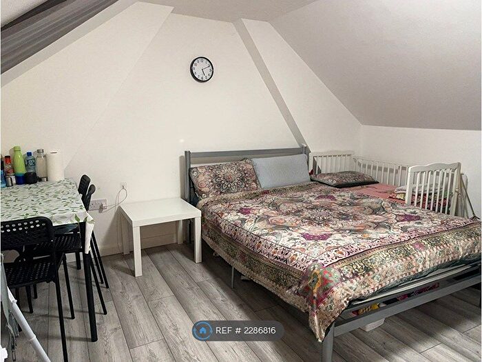 Studio To Rent In East Ferry Road, London, E14