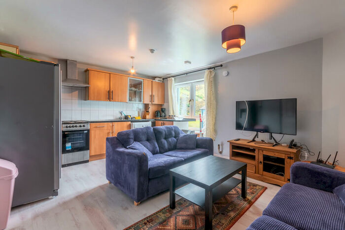 4 Bedroom Flat To Rent In Viewcraig Street Edinburgh United Kingdom, EH8