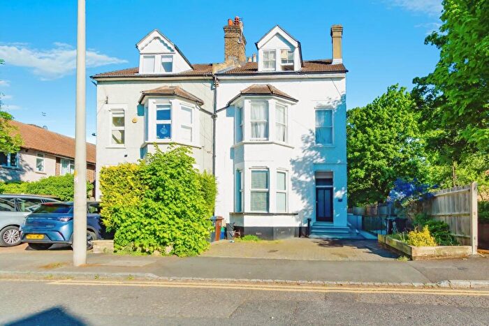 2 Bedroom Flat For Sale In Whytecliffe Road North, Purley, CR8