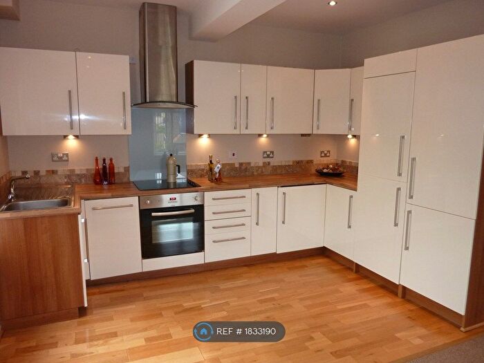 2 Bedroom Maisonette To Rent In Bryanstone Road, Bradford, BD4