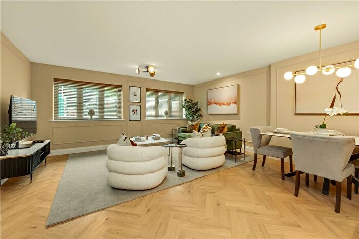 2 Bedroom Flat For Sale In The Residence, Brooklands Road, Weybridge, KT13