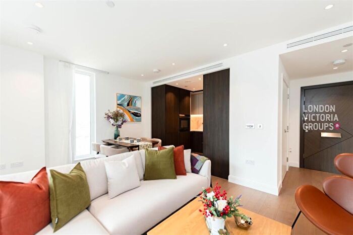 2 Bedroom Apartment To Rent In Gasholder Place, London, SE11