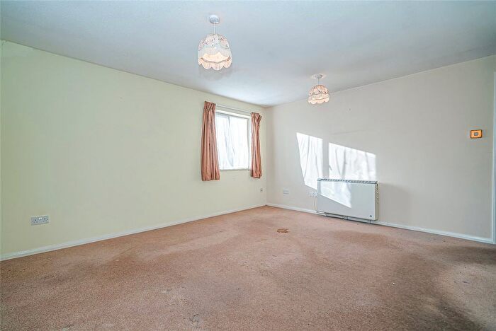 1 Bedroom Flat For Sale In Oakridge Drive, London, N2