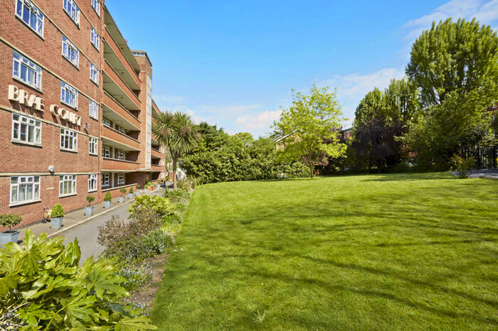 2 Bedroom Flat To Rent In Brae Court, Kingston Hill, Kingston Upon Thames, KT2
