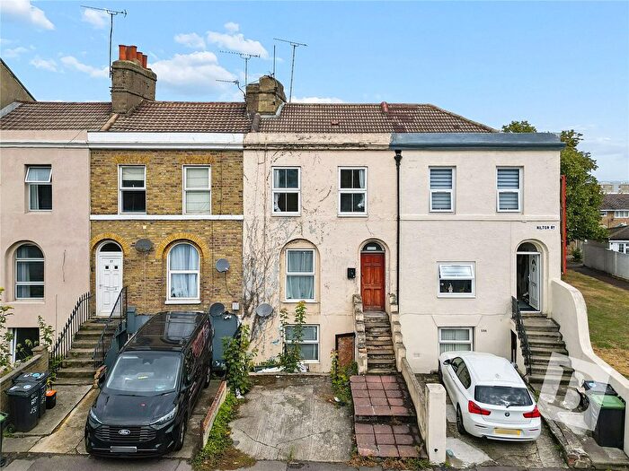 4 Bedroom Terraced House For Sale In Milton Road, Gravesend, Kent, DA12