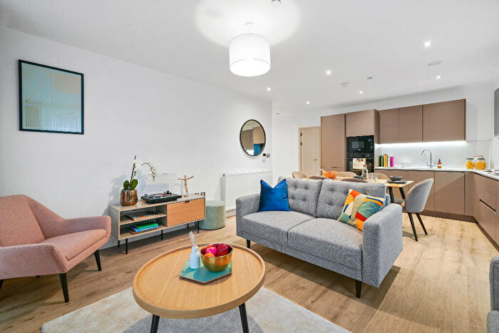 1 Bedroom Apartment To Rent In Block G Townhouses, M5