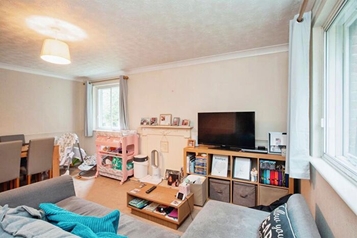 2 Bedroom Flat For Sale In Valley Green, Hemel Hempstead, HP2